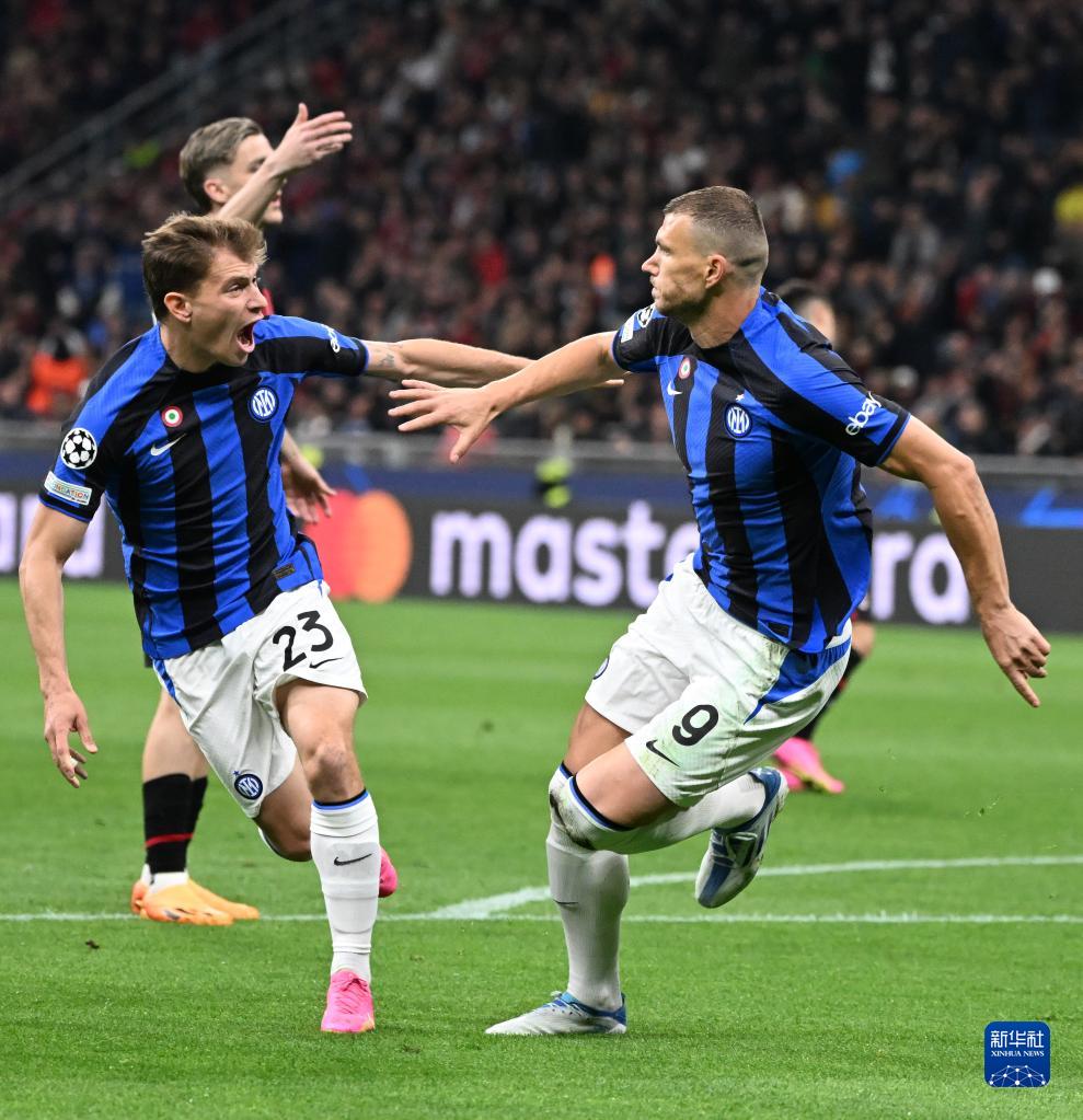 跟队记者：VAR竟然认为米兰对阵帕尔马时的点球是萨56的犯规（随队记者：VAR判定米兰战帕尔马点球源自萨56犯规）