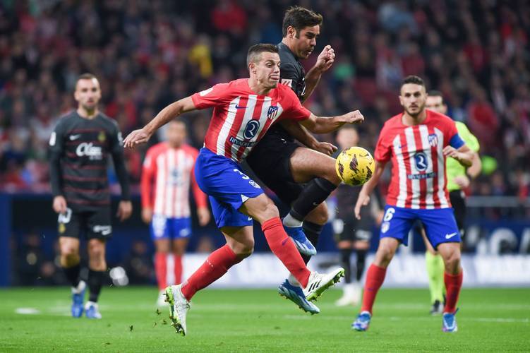 记者：新国足将在来年1月集训，多数30岁以上球员或淡出（新国足明年1月集训启动，30岁以上球员或将逐步淡出）