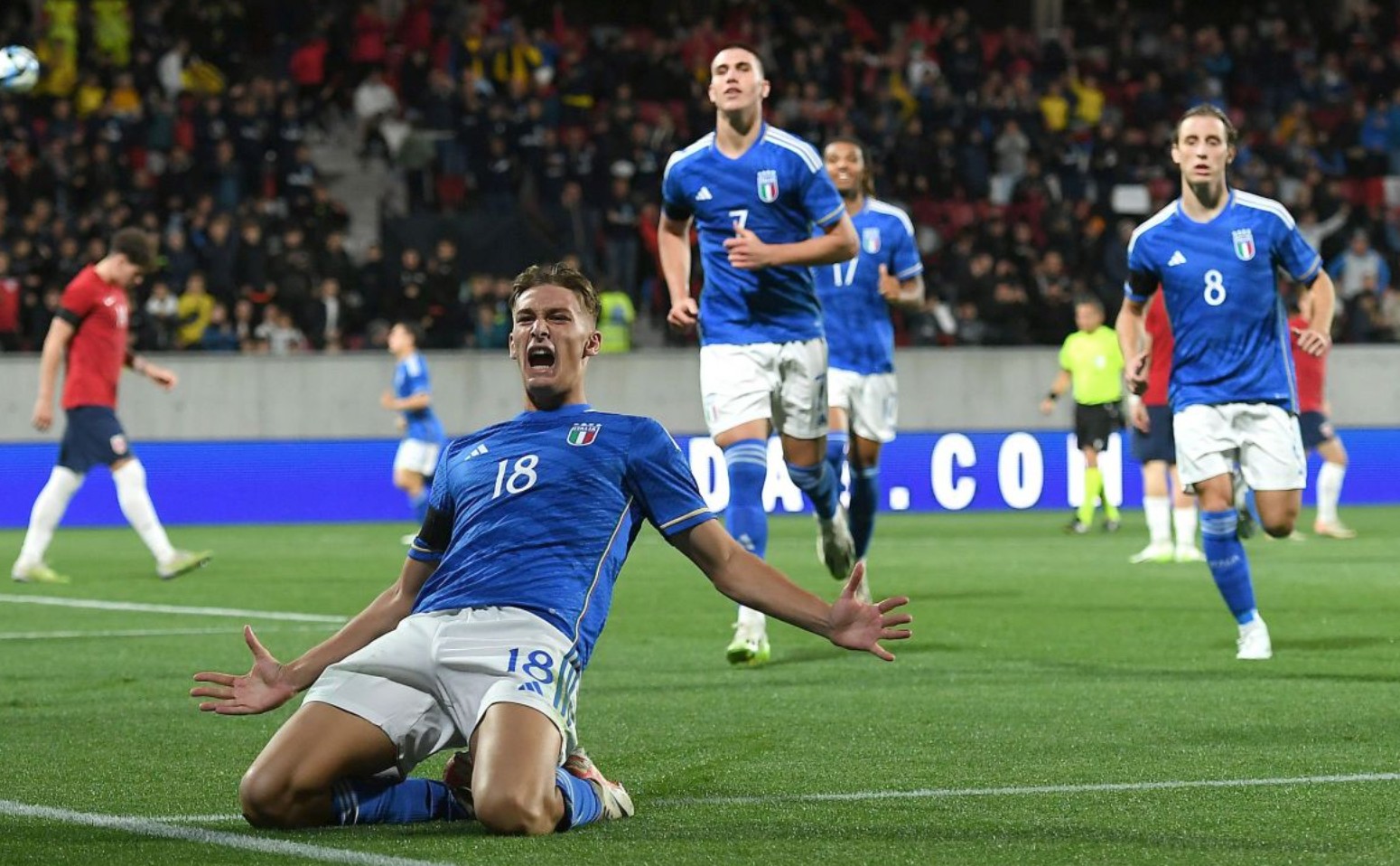 齐沃：我们不会怀疑劳塔罗的重要性，我和他每天都拥抱（齐沃：劳塔罗的重要性不容置疑，我们每天都会拥抱）