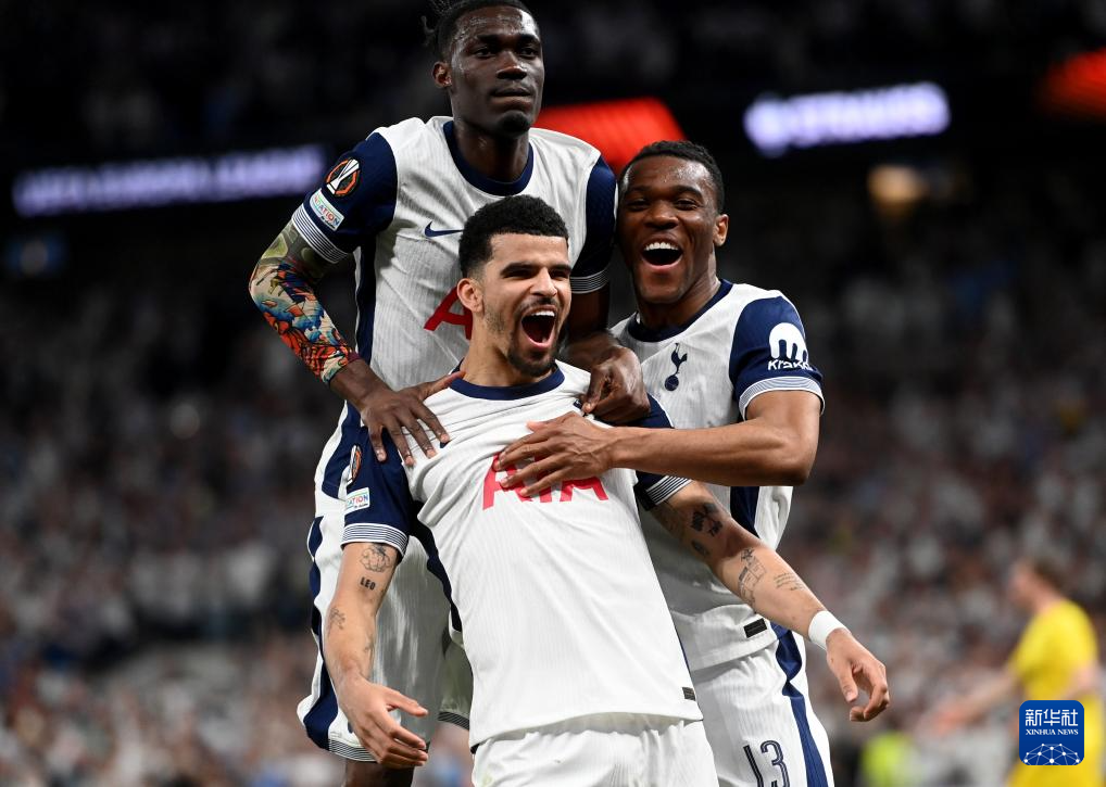 澳超战报：图雷、坎普扎诺建功，悉尼FC2-1客胜中岸水手（图雷、坎普扎诺先后破门，悉尼FC客场2-1力克中岸水手）