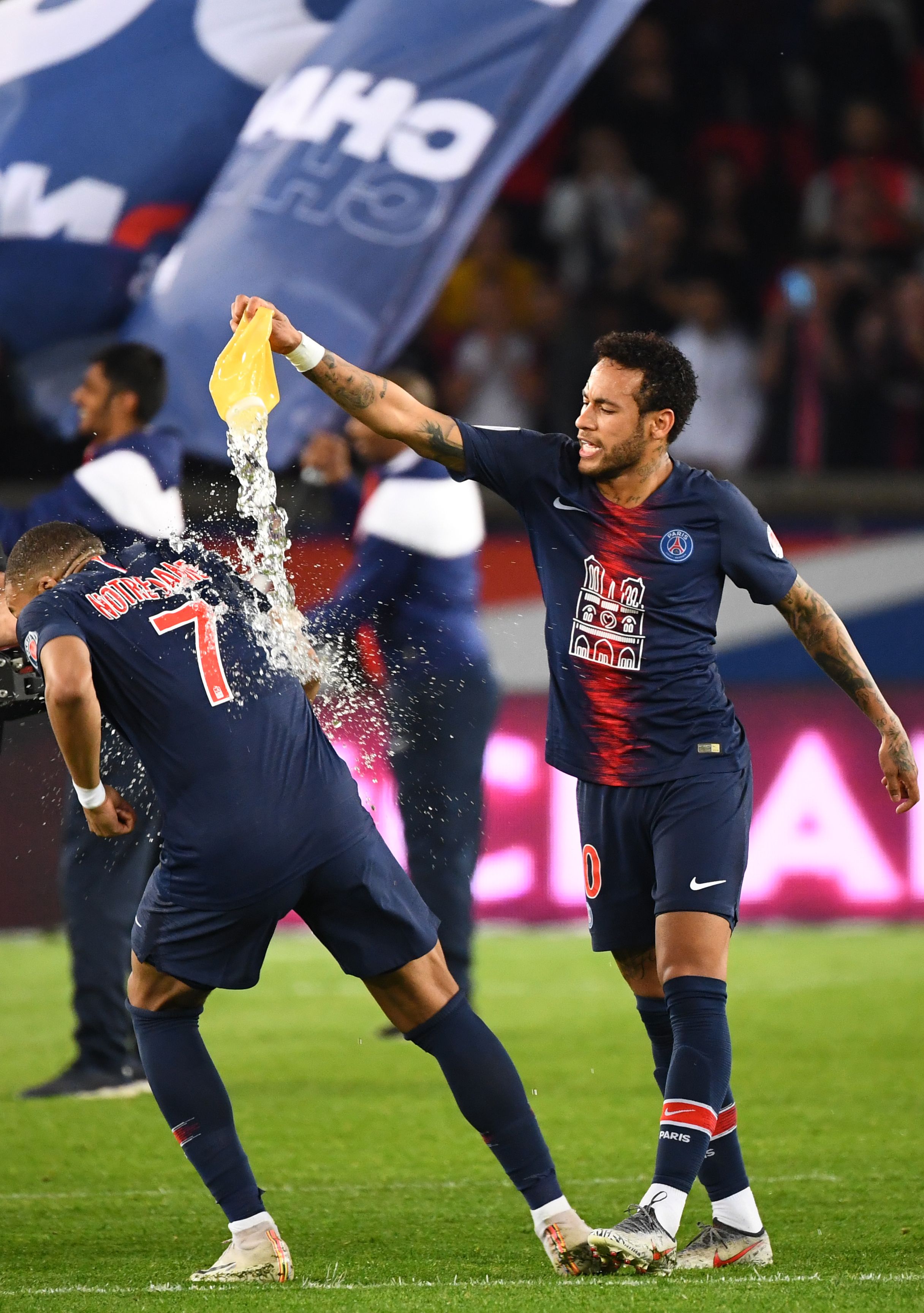 萨索洛主场迎战佛罗伦萨，保级无忧对决深陷泥潭