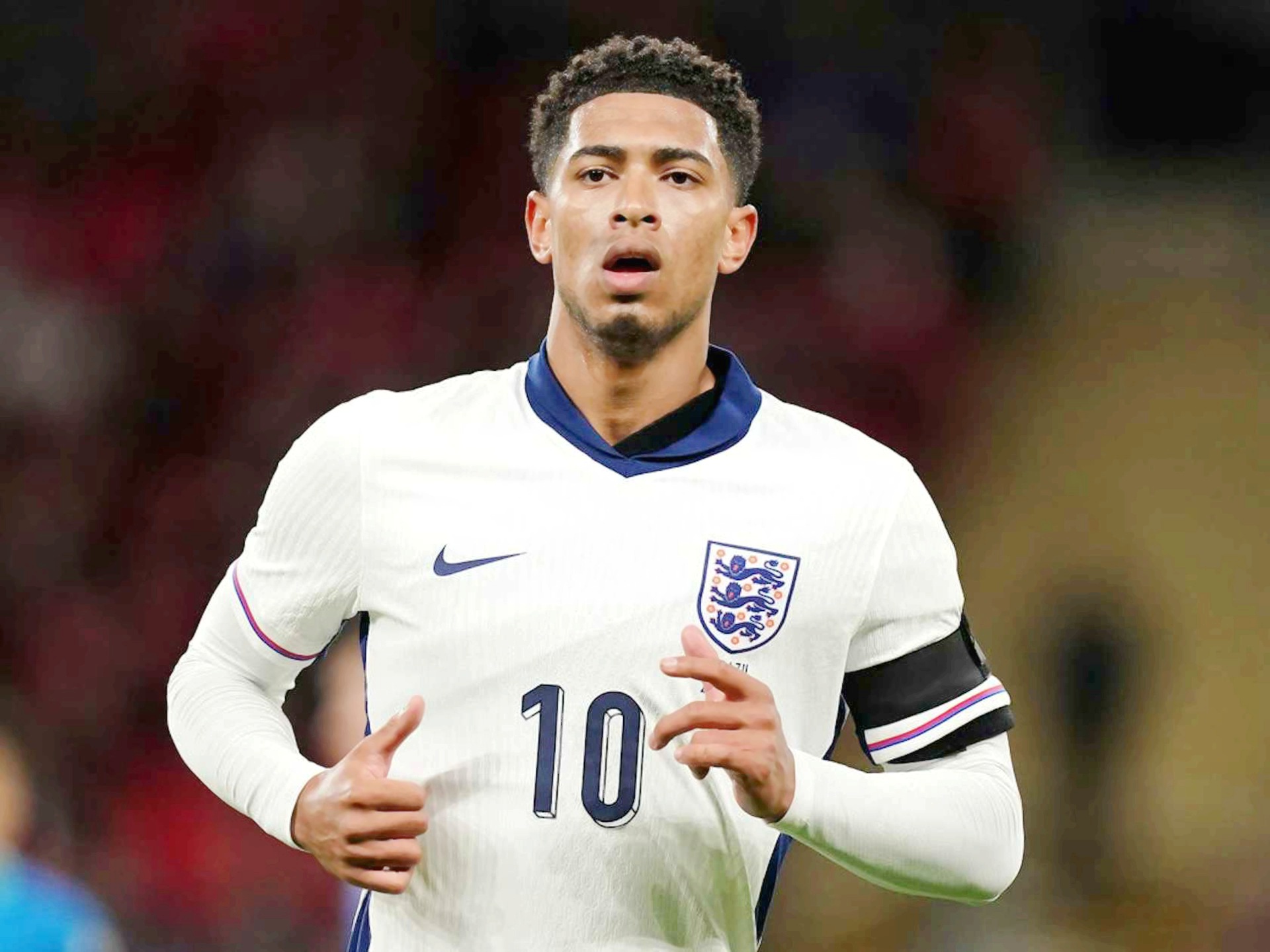 西媒：阿诺德和卡马文加今天接受检查，二人伤情都令人担忧（西媒：阿诺德与卡马文加今日接受检查，双双伤势不乐观）