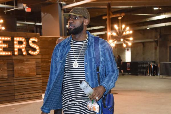 武汉女足2-0东孟加拉女足提前出线，王霜双响，奥乌苏屡失良机（武汉女足2-0东孟加拉提前出线 王霜梅开二度 奥乌苏多次错失良机）