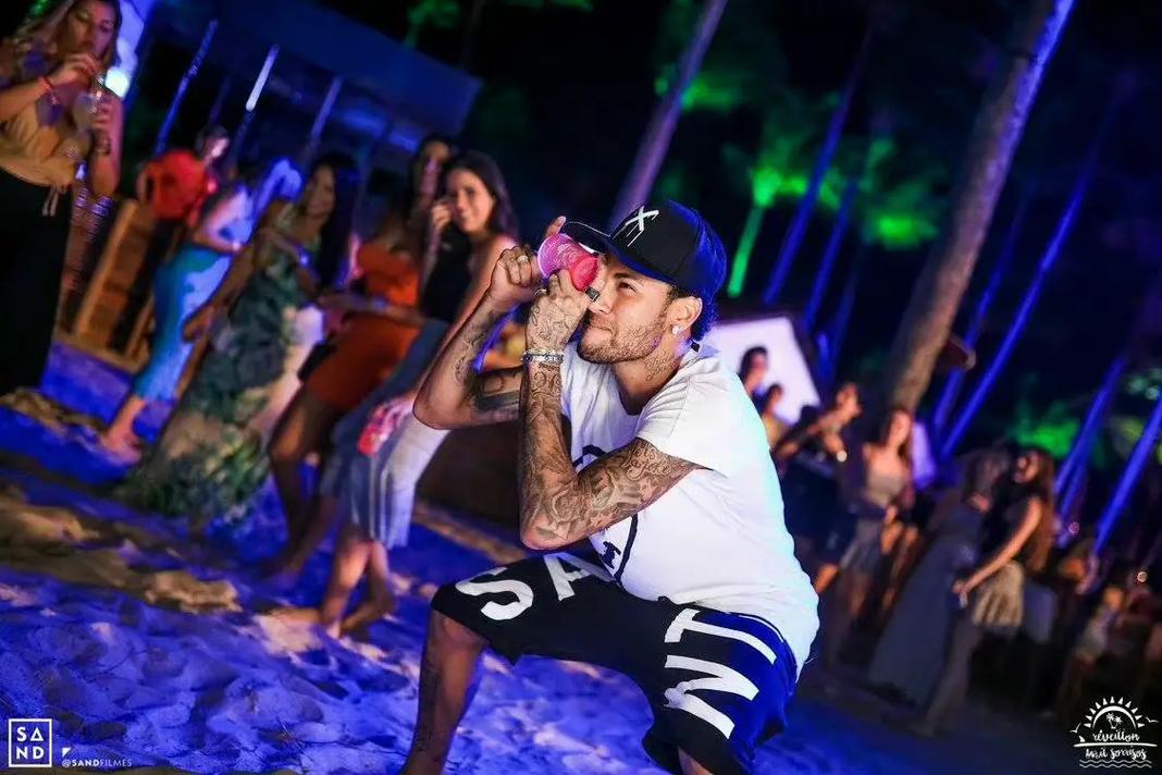 欧冠精彩进球回顾：梅西助攻集锦,（欧冠经典进球盘点：梅西助攻高光瞬间）