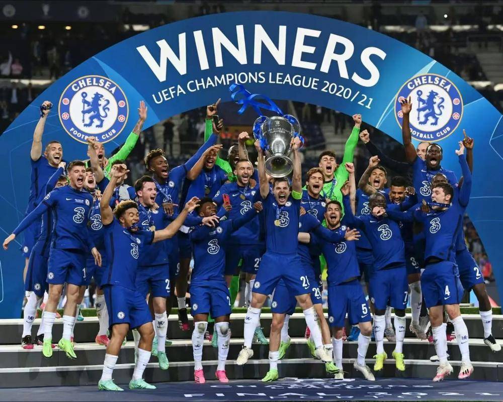 记者：莱万有一种几乎疯狂的求胜欲，他与哈维成了更衣室对手（记者：莱万胜欲近乎疯狂，与哈维在更衣室已成对立面）