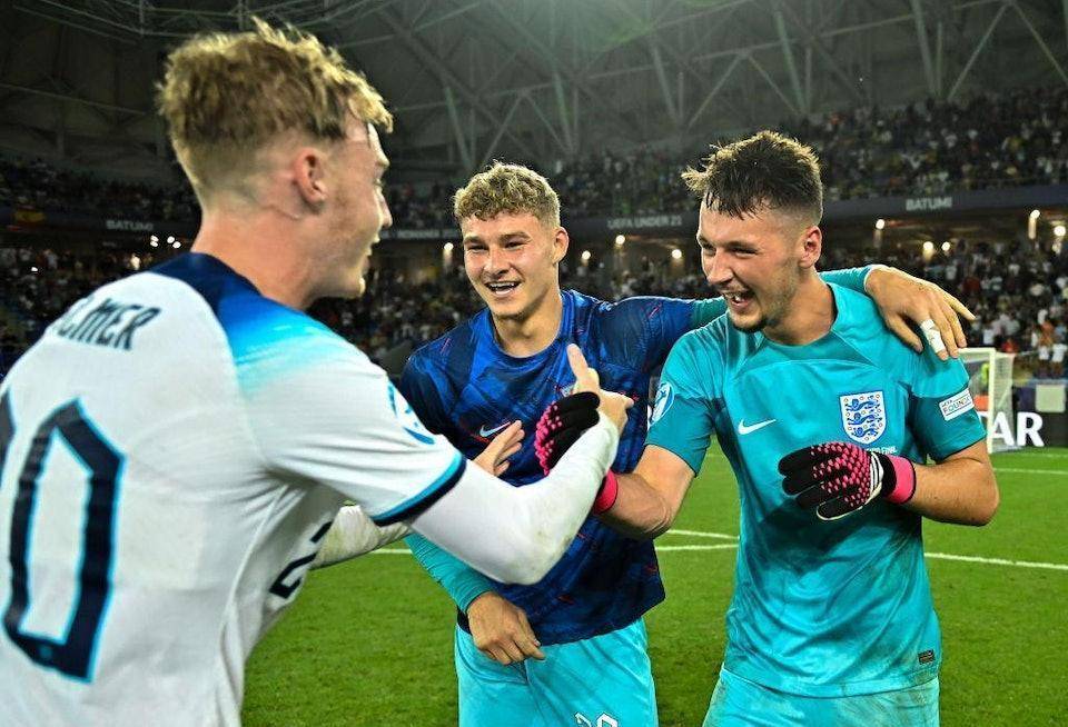 本菲卡遇苦主仍难翻身 数据示切尔西小胜晋级（本菲卡难破苦主魔咒，数据看好切尔西小胜晋级）