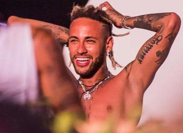 世预赛单场进3球，若昂-内维斯职业生涯第二次上演帽子戏法（世预赛若昂-内维斯独中三元，生涯第二次完成帽子戏法）