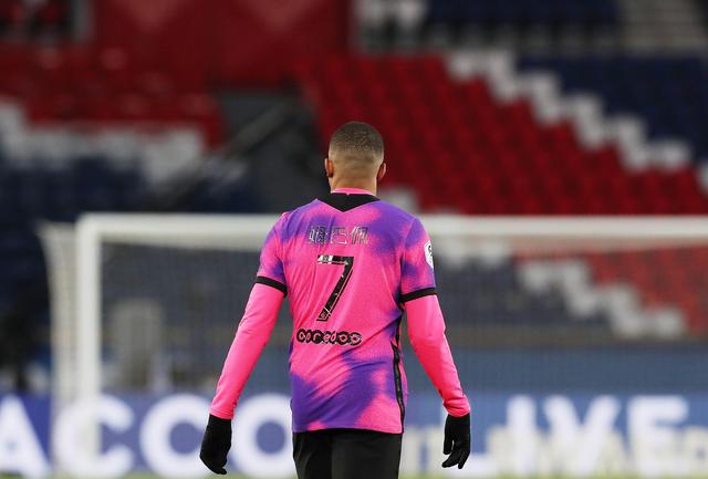 米勒回忆与科比冲突，垃圾时间扭打按计分台（米勒忆与科比冲突：垃圾时间扭打至计分台）