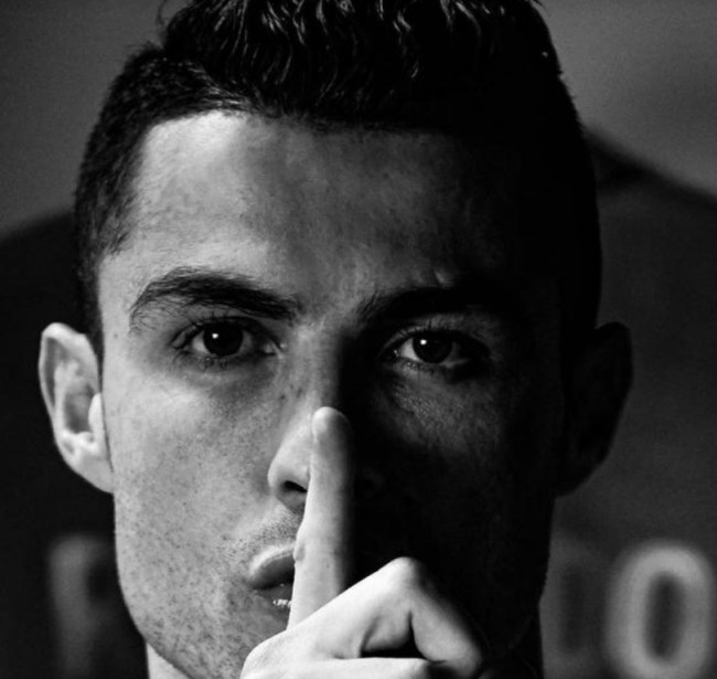 德媒：两名葡体球迷燃放烟火致另一名葡体球迷和一名警官受伤（德媒报道：两名葡体球迷燃放烟花，致另一名葡体球迷与一名警察受伤）