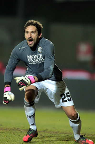 尤文跟队：加蒂扭伤膝盖，今天将接受检查（尤文随队消息：加蒂膝盖扭伤，今日将接受检查）