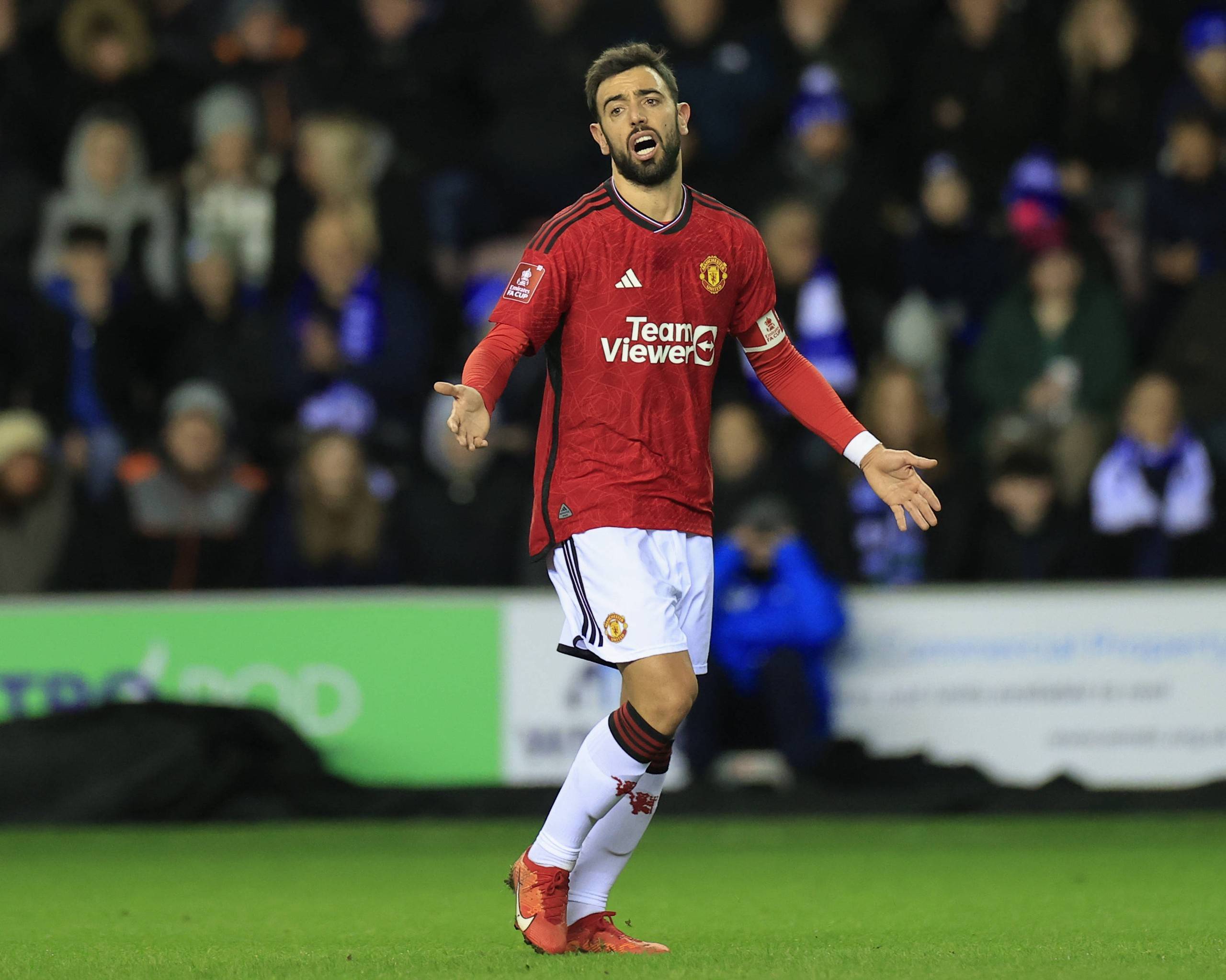 媒体人：亚泰其他工作人员好久没发薪了，坚持岗位是为爱发电