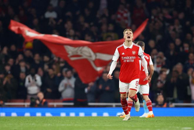 如何在足球场上保持心理稳定？（足球场上保持心理稳定的实用指南）