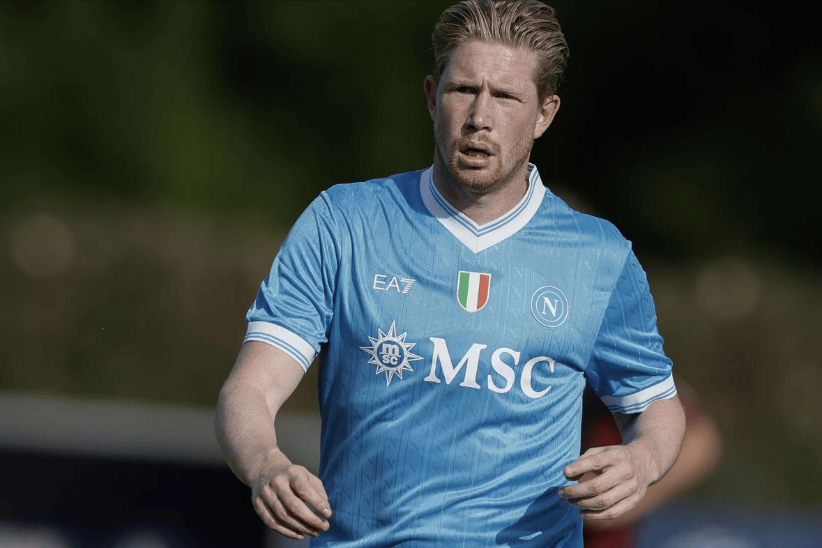 球星突破防线送出助攻