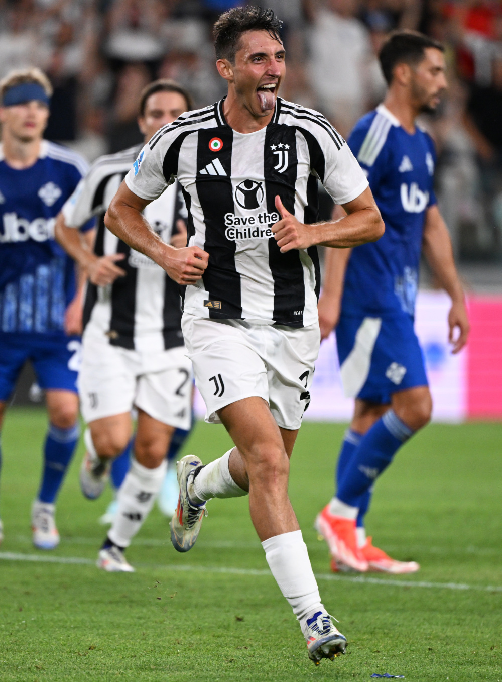 21世纪五大联赛外场球员出场时间榜：C罗、拉莫斯、梅西前3（21世纪五大联赛外场球员出场时长榜：C罗、拉莫斯、梅西位居前三）